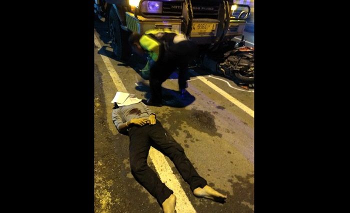 Tabrak Truk Parkir di Ring Road Ngawi, Pemotor Tewas Seketika Tabrak Truk Parkir di Ring Road Ngawi, Pemotor Tewas Seketika