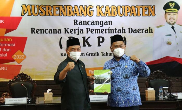 DPRD Gresik Berharap Bupati Gus Yani Bisa Selesaikan 9 Isu Strategis di Tahun 2022 DPRD Gresik Berharap Bupati Gus Yani Bisa Selesaikan 9 Isu Strategis di Tahun 2022
