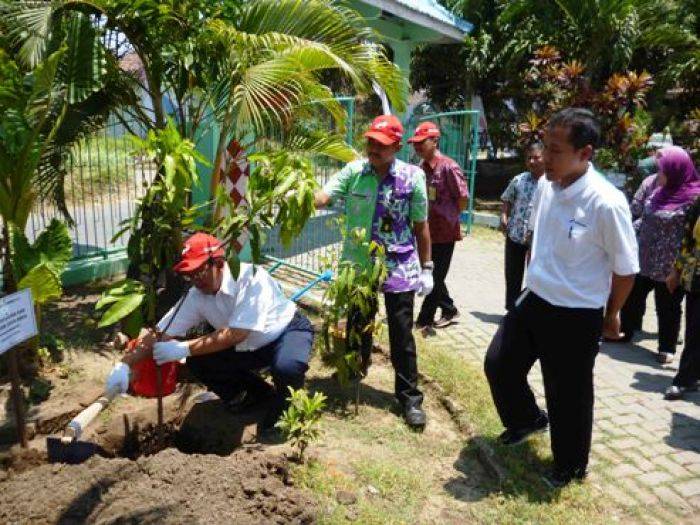 Antisipasi Panas Global, PT Pertamina Gas Serahkan Ribuan Pohon Antisipasi Panas Global, PT Pertamina Gas Serahkan Ribuan Pohon