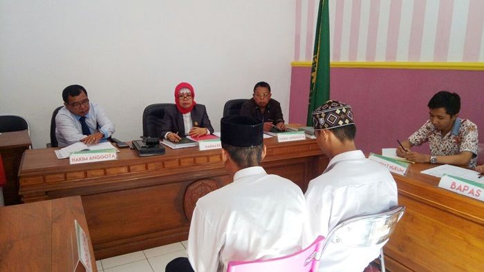 PN Sidoarjo Vonis 2 ABG Surabaya Perampas Motor di Sidoarjo PN Sidoarjo Vonis 2 ABG Surabaya Perampas Motor di Sidoarjo