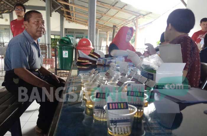 Jalani Tes Kesehatan, Tensi dan Kolesterol Awak Bus Terminal Patria Kota Blitar Rata-rata Tinggi