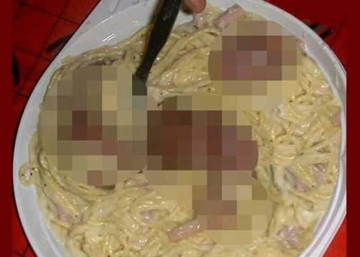 Titit Suami Dipotong, Dimasak Bareng Mie Titit Suami Dipotong, Dimasak Bareng Mie