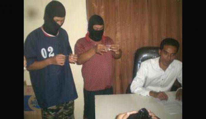 Warga Sidokepung dan Karyawan PT Ecco Edarkan Sabu Warga Sidokepung dan Karyawan PT Ecco Edarkan Sabu