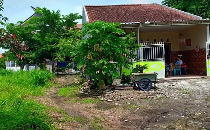 Viral, PNS DPUTR Gresik Bertahun-tahun Tinggal di Rumah Terisolir, Begini Penjelasan Pak RT