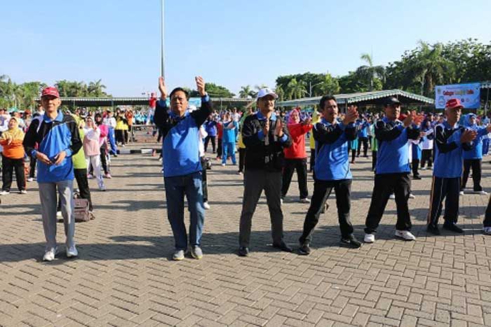 Wagub Jatim Bersama Bupati Sambari Senam Bareng 600 Lansia