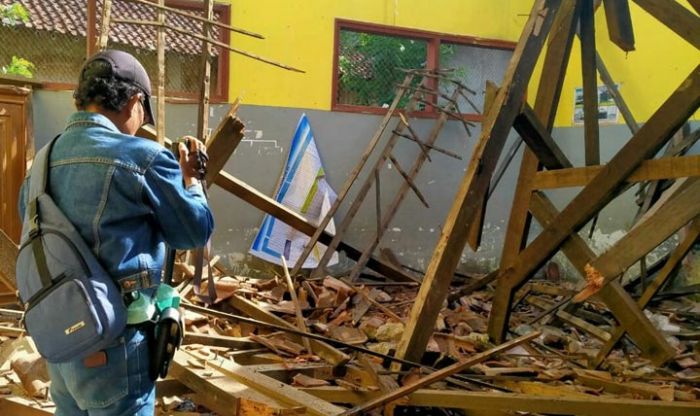 Lagi-lagi Atap Sekolah di Jember Ambruk, Kali ini SDN Selodakon 3 Lagi-lagi Atap Sekolah di Jember Ambruk, Kali ini SDN Selodakon 3
