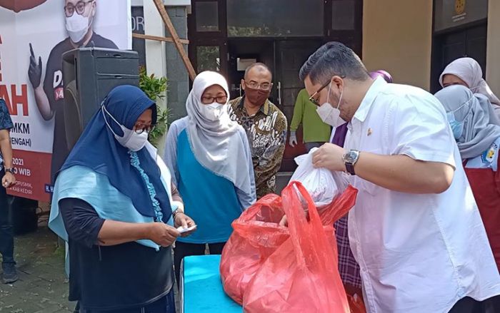 Harga Melambung Tinggi, Bupati Kediri Ikut Jualan Cabai