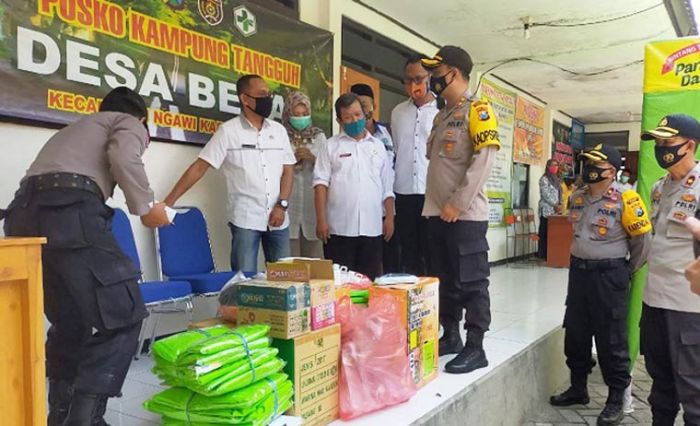 Polres Ngawi Serahkan Bantuan untuk Kampung Tangguh