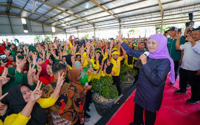 Pekerja di Jawa Timur Siap Menangkan Khofifah, Bentuk Terima Kasih Kuota Pendidikan untuk Anak Buruh Pekerja di Jawa Timur Siap Menangkan Khofifah, Bentuk Terima Kasih Kuota Pendidikan untuk Anak Buruh