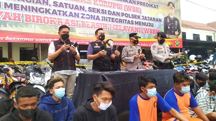 Keroyok Seorang Warga, Puluhan Pemuda dari Sejumlah Perguruan Silat Diamankan di Mapolres Jombang Keroyok Seorang Warga, Puluhan Pemuda dari Sejumlah Perguruan Silat Diamankan di Mapolres Jombang