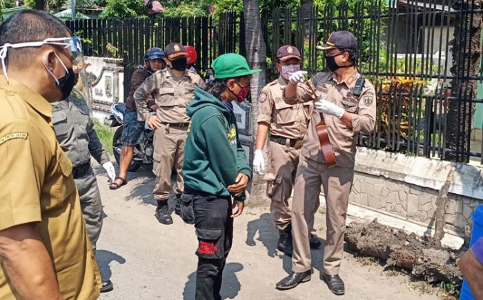 Putus Mata Rantai Penyebaran Covid-19, Petugas Gabungan di Kediri Razia Anjal dan Gepeng Putus Mata Rantai Penyebaran Covid-19, Petugas Gabungan di Kediri Razia Anjal dan Gepeng
