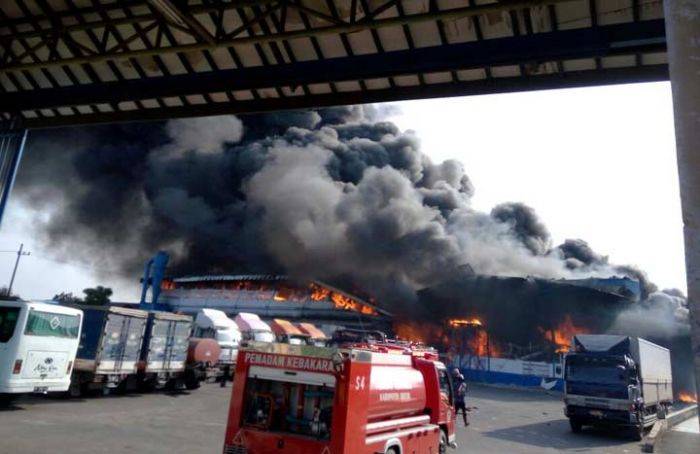 Lagi, Pabrik PT New Era di Gresik Terbakar Lagi, Pabrik PT New Era di Gresik Terbakar