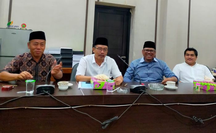 Ketua Komisi II DPRD Pasuruan akan Minta Saran Anggota Sebelum Ambil Keputusan Ketua Komisi II DPRD Pasuruan akan Minta Saran Anggota Sebelum Ambil Keputusan