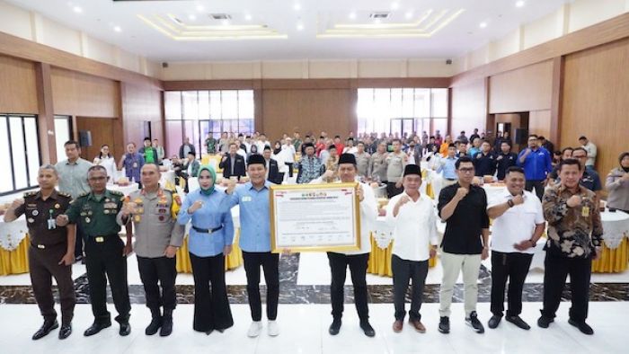 Dihadiri Paslon Pilbup, Polresta Sidoarjo Gelar Deklarasi Damai Pilkada Serentak 2024 Dihadiri Paslon Pilbup, Polresta Sidoarjo Gelar Deklarasi Damai Pilkada Serentak 2024