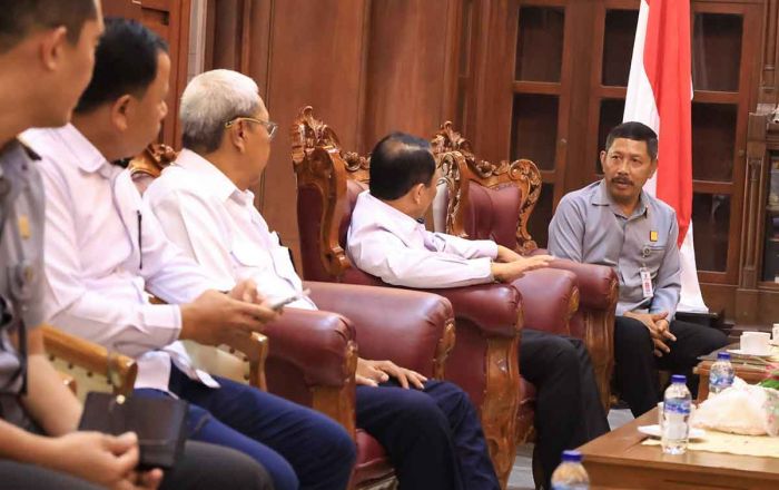 Kepala Kanwil Kemenkum Jatim Silaturahmi ke Ketua Pengadilan Tinggi Surabaya Kepala Kanwil Kemenkum Jatim Silaturahmi ke Ketua Pengadilan Tinggi Surabaya