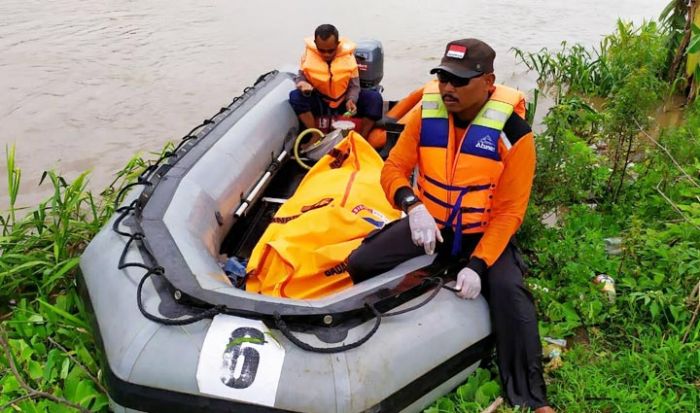 Basarnas Jatim Pastikan Penemuan Jenazah di Sungai Brantas Korban Perahu Penyeberangan Basarnas Jatim Pastikan Penemuan Jenazah di Sungai Brantas Korban Perahu Penyeberangan