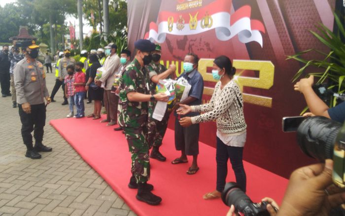 Baksos Pengabdian Persada, Kapolda Jatim Berangkatkan 800 Paket Sembako