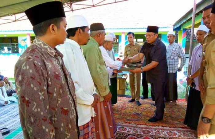 Pemkab Salurkan Rp 3,5 Miliar Kepada 4.401 Guru Ngaji di Situbondo Pemkab Salurkan Rp 3,5 Miliar Kepada 4.401 Guru Ngaji di Situbondo