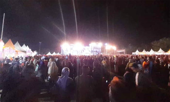 Pertunjukan di Alun-alun Ngawi Rawan Copet Pertunjukan di Alun-alun Ngawi Rawan Copet