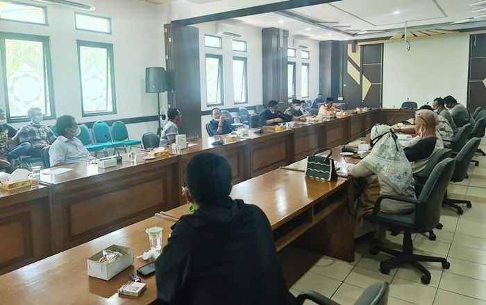 Pertanyakan Dana Penanganan Kasus Covid-19 Baru Terpakai 11 Persen, Belasan LSM Luruk DPRD Pasuruan Pertanyakan Dana Penanganan Kasus Covid-19 Baru Terpakai 11 Persen, Belasan LSM Luruk DPRD Pasuruan