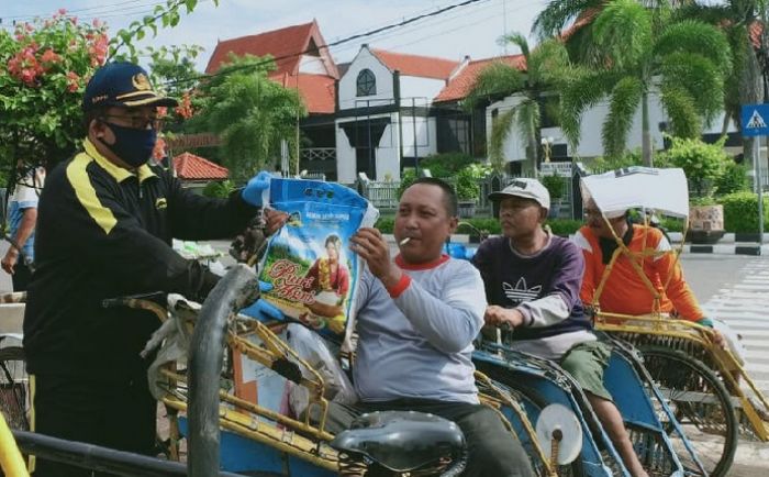 Jumat Berkah, Kemenag Tuban Salurkan Sembako dan Masker Bagi Terdampak Corona