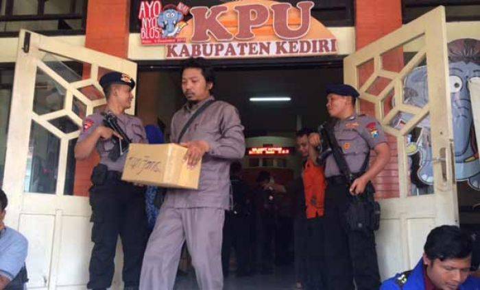 KPU Kabupaten Kediri Mulai Distribusikan Surat Suara, Dikawal Ketat Kepolisian dan TNI