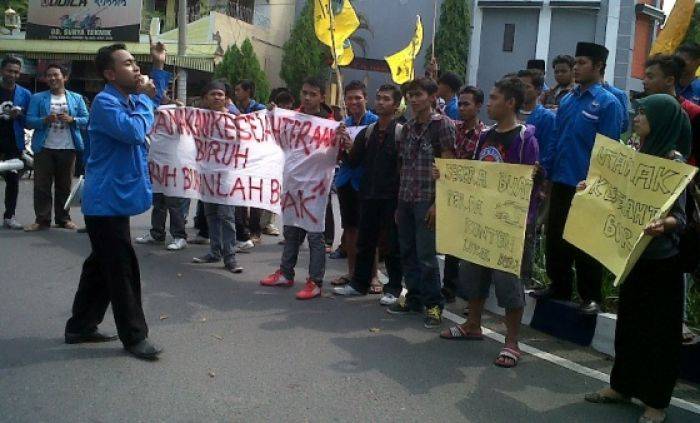 PMII Bojonegoro Desak Pemkab untuk Tindak Tegas Perusahaan Nakal PMII Bojonegoro Desak Pemkab untuk Tindak Tegas Perusahaan Nakal