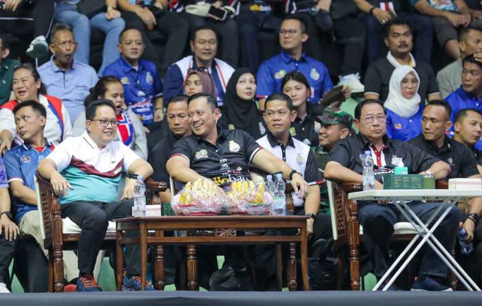 Pj Gubernur Jatim Nobar Final Four Proliga 2024 Bareng SBY dan AHY di GBT Pj Gubernur Jatim Nobar Final Four Proliga 2024 Bareng SBY dan AHY di GBT