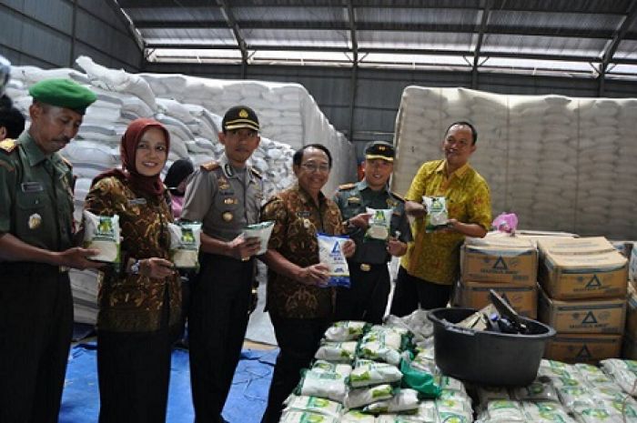Bupati Blitar dan Dandim Sidak Gudang Bulog, Stok Ramadan Aman Bupati Blitar dan Dandim Sidak Gudang Bulog, Stok Ramadan Aman