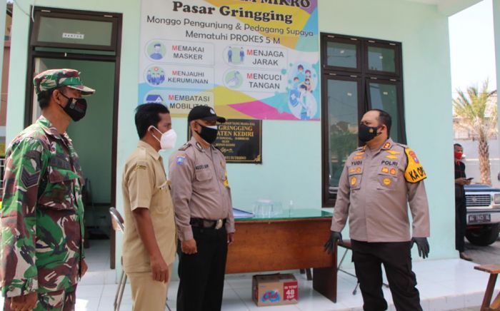 Kapolres Kediri Kota Cek Posko PPKM Mikro di Pasar Semen dan Pasar Gringging Kapolres Kediri Kota Cek Posko PPKM Mikro di Pasar Semen dan Pasar Gringging