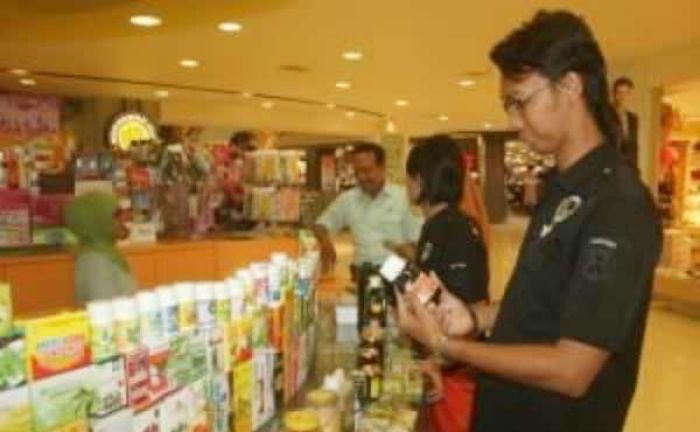 Razia di Tunjungan Plaza, BPOM Surabaya Amankan Ratusan Produk Kosmetik Kecantikan Ilegal Razia di Tunjungan Plaza, BPOM Surabaya Amankan Ratusan Produk Kosmetik Kecantikan Ilegal