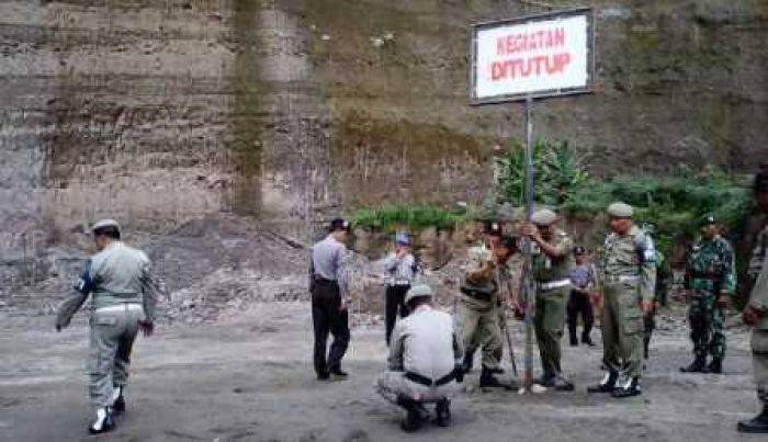 Satpol PP Magetan Tutup Paksa Tambang Galian C Satpol PP Magetan Tutup Paksa Tambang Galian C