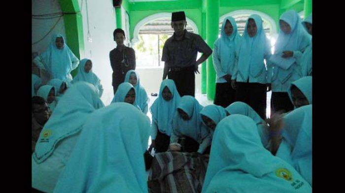 SMK NU Lamongan Gelar Ujian Praktik Merawat Jenazah