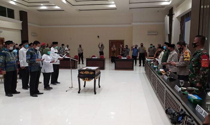 Ketiga Bapaslon Pilbup Lamongan 2020 Sepakat Ciptakan Pilkada Damai dan Sehat Ketiga Bapaslon Pilbup Lamongan 2020 Sepakat Ciptakan Pilkada Damai dan Sehat