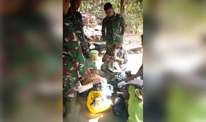 Satgas TMMD ke-106 Kodim 0818 Malang Batu Bagikan Pakaian Layak Pakai Satgas TMMD ke-106 Kodim 0818 Malang Batu Bagikan Pakaian Layak Pakai