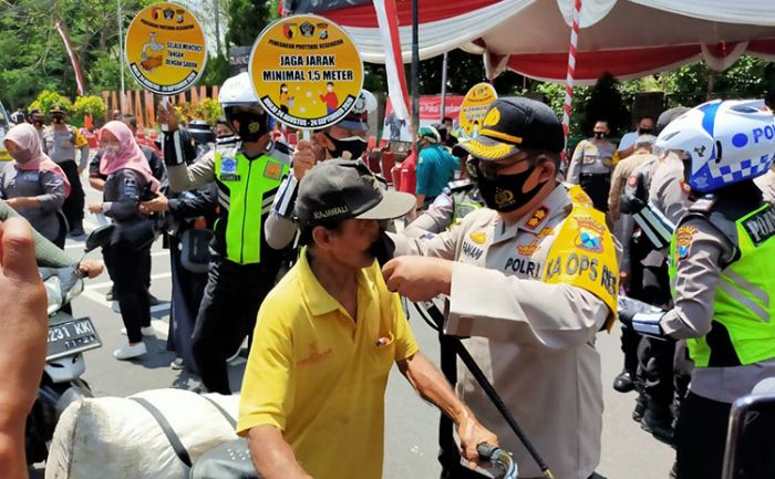 Cakada Dituntut Patuhi Protokol Kesehatan, Begini Langkah Polisi di Blitar untuk Mengingatkan Cakada Dituntut Patuhi Protokol Kesehatan, Begini Langkah Polisi di Blitar untuk Mengingatkan