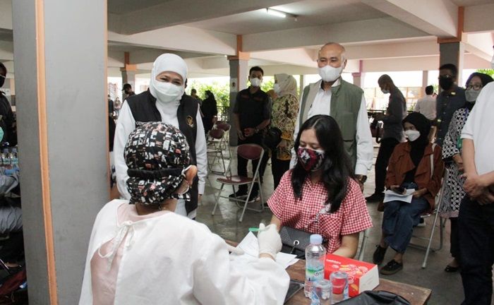 Pemprov Jatim Kejar Target Vaksinasi 70 Persen Pelajar untuk Kekebalan Komunal Pemprov Jatim Kejar Target Vaksinasi 70 Persen Pelajar untuk Kekebalan Komunal