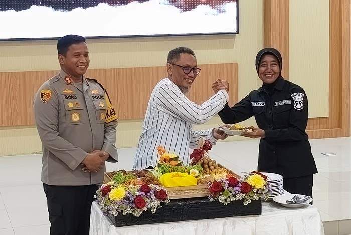 Peringati HUT Humas Polri, Polres Kediri Gelar Tasyakuran dan Santunan Anak Yatim Peringati HUT Humas Polri, Polres Kediri Gelar Tasyakuran dan Santunan Anak Yatim