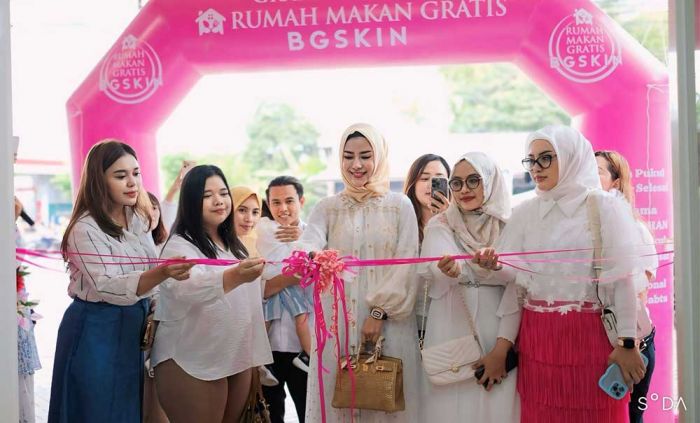 Komunitas BG Skin Sediakan 500 Porsi Makan Gratis per Hari Komunitas BG Skin Sediakan 500 Porsi Makan Gratis per Hari