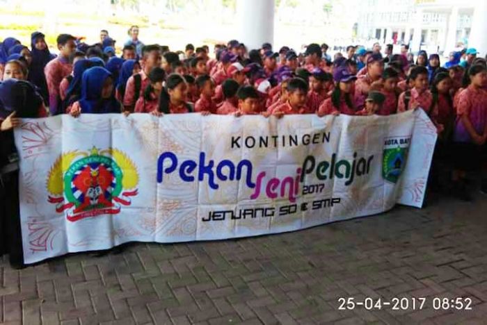 Ikuti Pekan Seni Pelajar Jatim 2017 di Kediri, 350 Siswa Delegasi Asal Batu Dilepas Wawali Punjul Ikuti Pekan Seni Pelajar Jatim 2017 di Kediri, 350 Siswa Delegasi Asal Batu Dilepas Wawali Punjul
