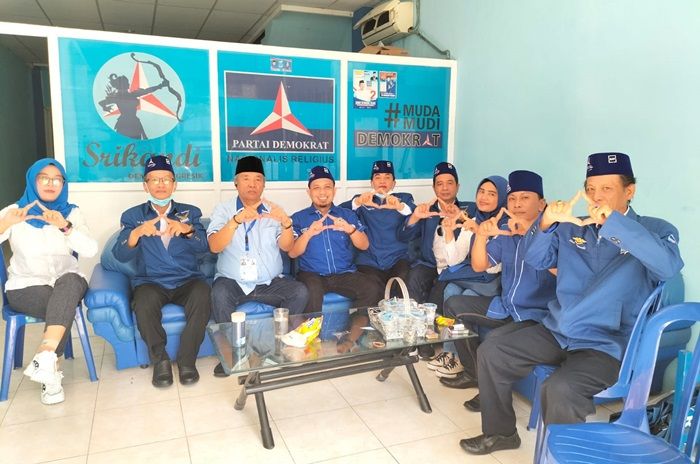 Tak Pernah Terlihat Kerja-Kerja Politiknya, BPOKK Demokrat Gresik Sebut Supriyanto Sekretaris Gaib Tak Pernah Terlihat Kerja-Kerja Politiknya, BPOKK Demokrat Gresik Sebut Supriyanto Sekretaris Gaib