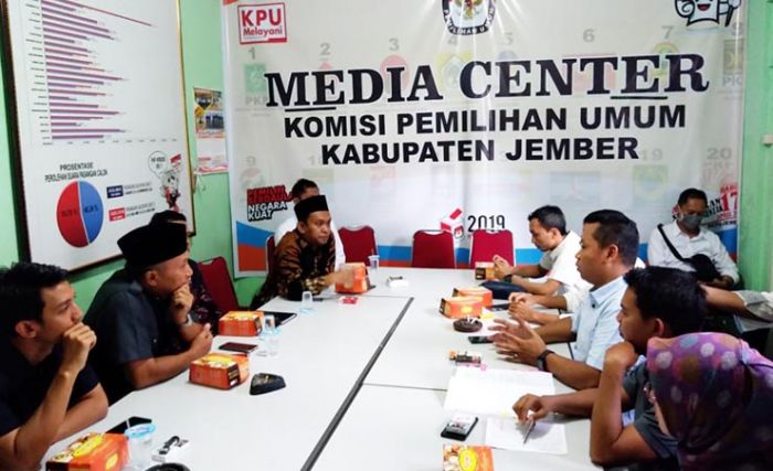 Dugaan Tanda Tangan Fiktif Dukungan Bapaslon Independen, KPU Jember akan Verifikasi Faktual Dugaan Tanda Tangan Fiktif Dukungan Bapaslon Independen, KPU Jember akan Verifikasi Faktual