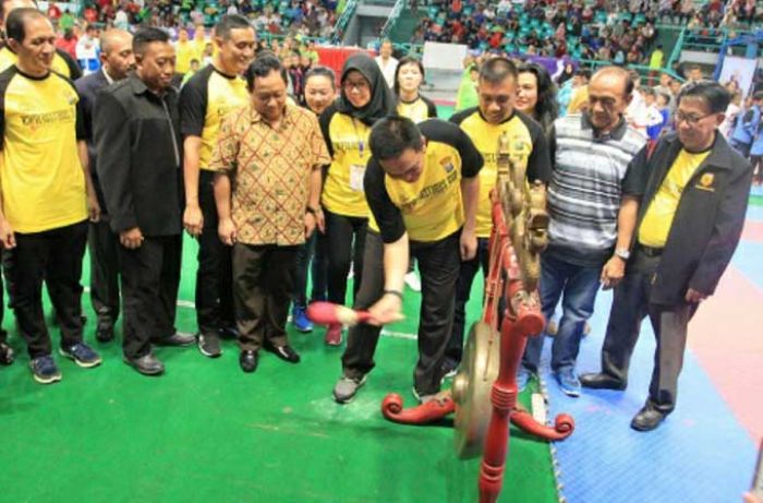 Polrestabes Surabaya Gelar Karate Open Tournament 2017 Polrestabes Surabaya Gelar Karate Open Tournament 2017
