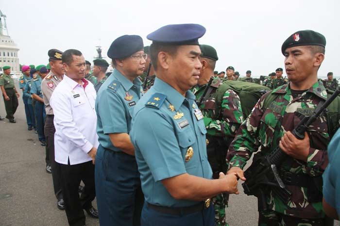 Koarmatim Lepas Satgas Pamtas RI-PNG Koarmatim Lepas Satgas Pamtas RI-PNG