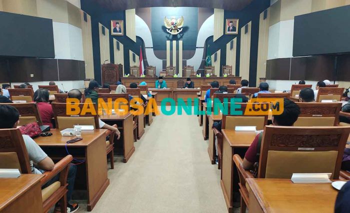Ketua DPRD Kabupaten Pasuruan Gelar Koordinasi Bersama Wartawan dan Kepala Biro Ketua DPRD Kabupaten Pasuruan Gelar Koordinasi Bersama Wartawan dan Kepala Biro