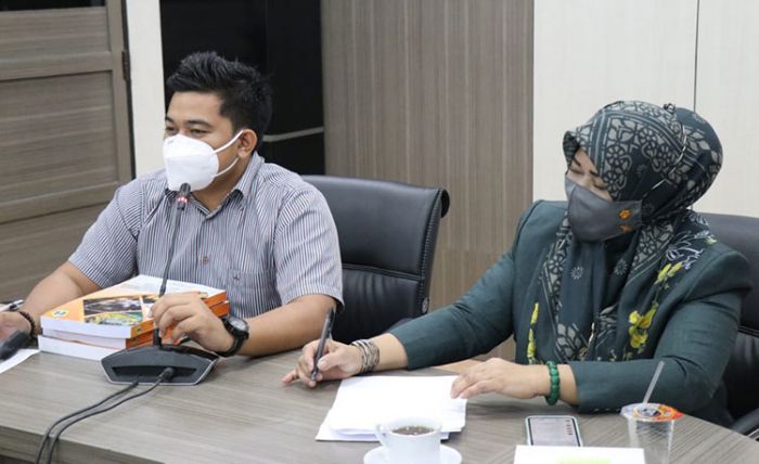 DPRD Gresik Desak Perombakan Jajaran Direksi PDAM Giri Tirta DPRD Gresik Desak Perombakan Jajaran Direksi PDAM Giri Tirta