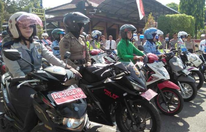 Begini Nih Emak-emak Zaman Now Seharusnya, Berkendara Kampanyekan Safety Riding