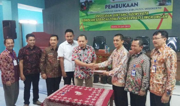 Multi Bintang Dukung Penyelamatan Lingkungan di DAS Brantas Multi Bintang Dukung Penyelamatan Lingkungan di DAS Brantas