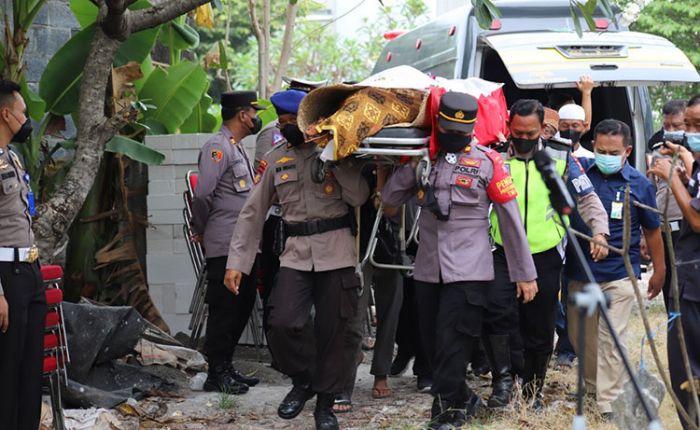 Hadiri Pemakaman, Kapolres Gresik: Aiptu Jailani Adalah Teladan Hadiri Pemakaman, Kapolres Gresik: Aiptu Jailani Adalah Teladan