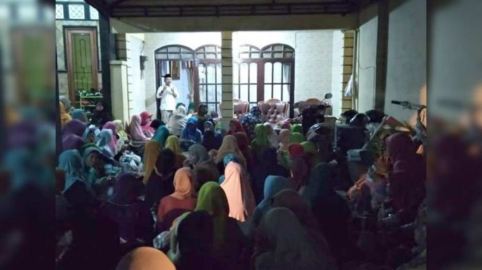 Diundang ke Kediaman Ketua Muslimat NU Wonocolo, EM Mas’ud Adnan: Demi Allah Gak Bakal Ngentit Diundang ke Kediaman Ketua Muslimat NU Wonocolo, EM Mas’ud Adnan: Demi Allah Gak Bakal Ngentit
